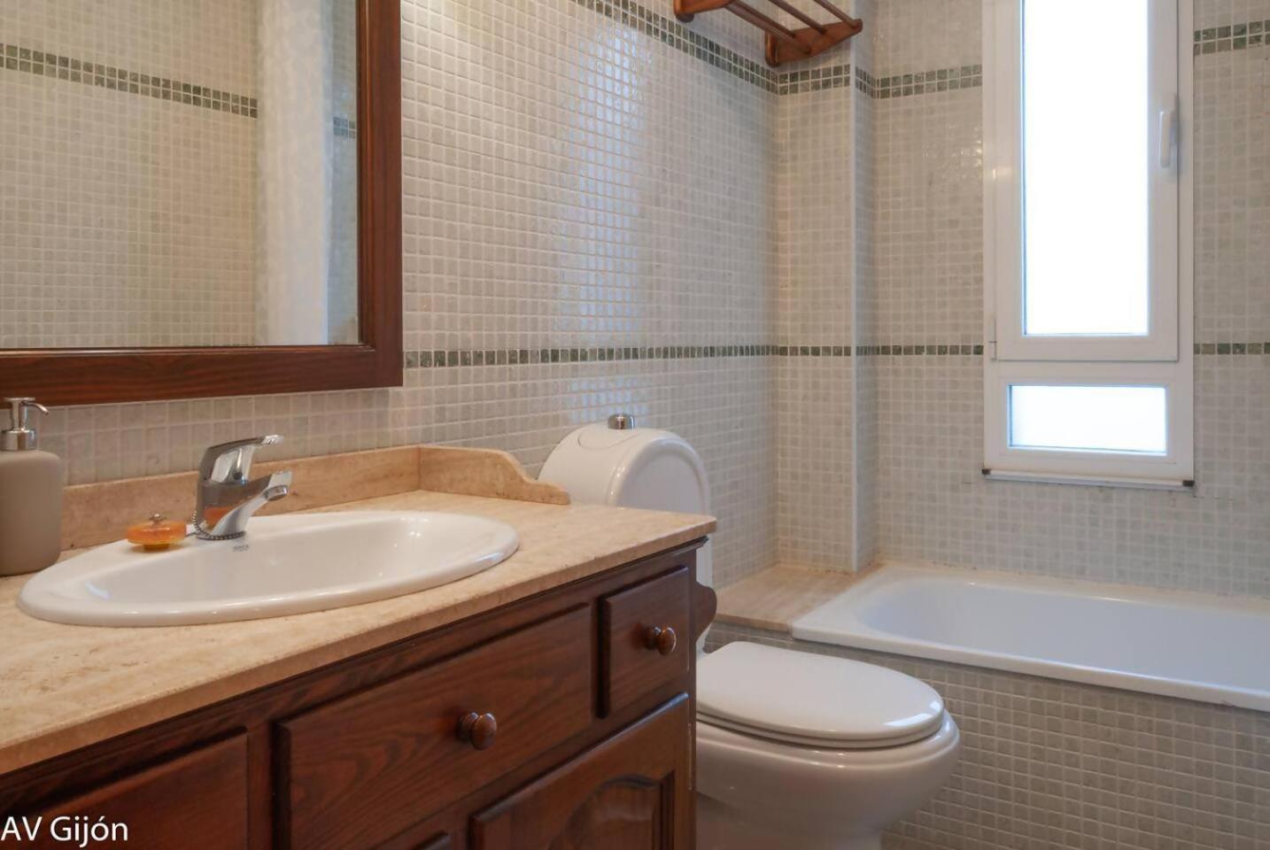 Av Premio Real 16 Apartment Gijon Ngoại thất bức ảnh